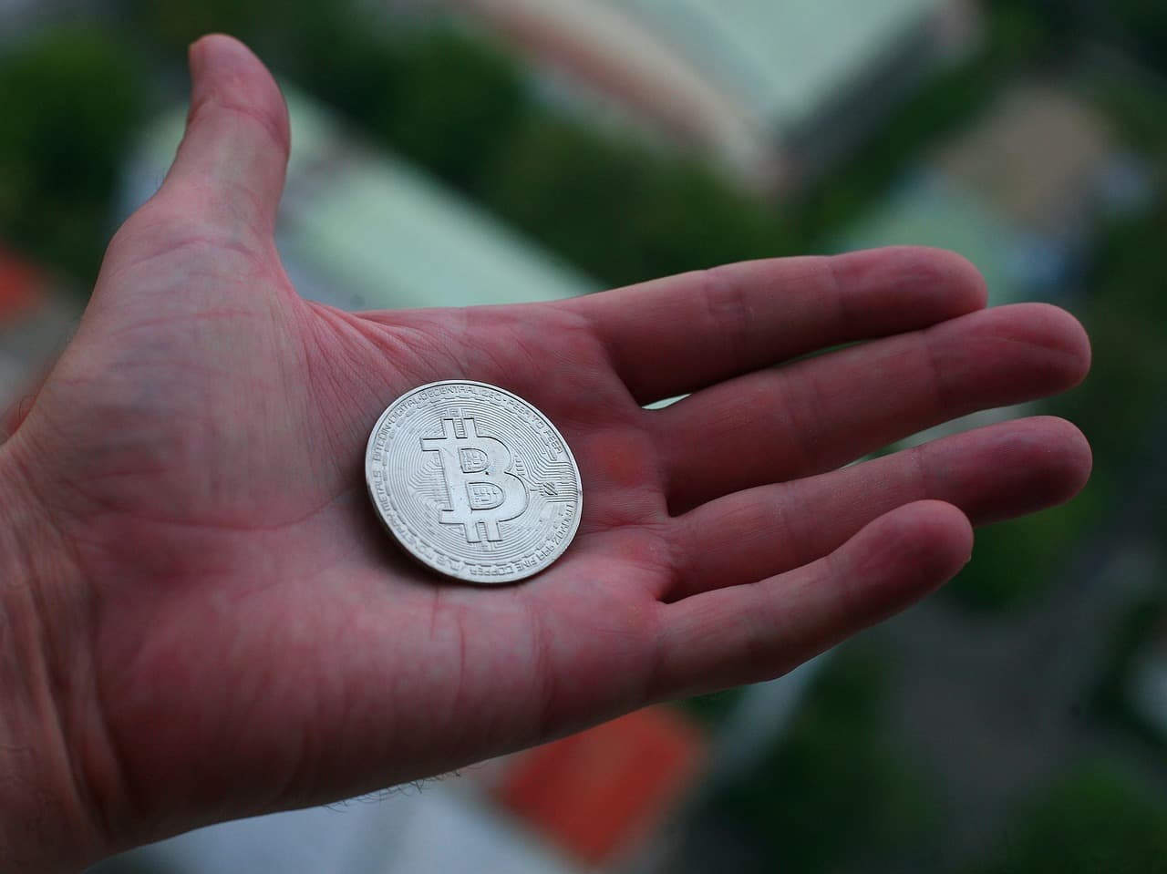 Analistas apuntan a presión para Bitcoin y oro como la inflación de EE. UU. supera el 4%