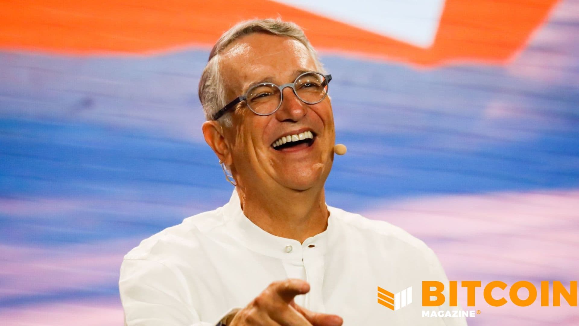 El multimillonario mexicano Ricardo Salinas le dice a la gente que escape la inflación fiat con Bitcoin
