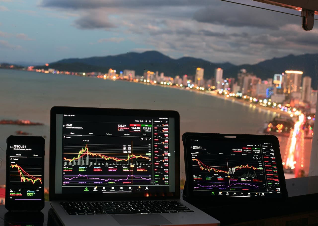 El precio de Bitcoin se desliza hacia los mínimos locales de $62K mientras la historia de la crisis de mercado se repite