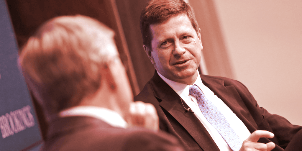 Trump Nombra a Jay Clayton, la Expresidente de la SEC que Demandó a Ripple, para Liderar el Impulso de la IA