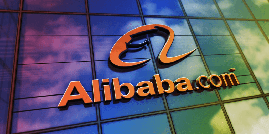 Los ingresos de Alibaba suben un 9% mientras el crecimiento de AI Cloud alcanza el 45%—pero la caída de beneficios hace bajar las acciones