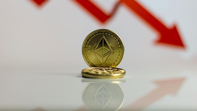 Ethereum lucha por debajo de $2,000 mientras el volumen se seca y los osos dominan