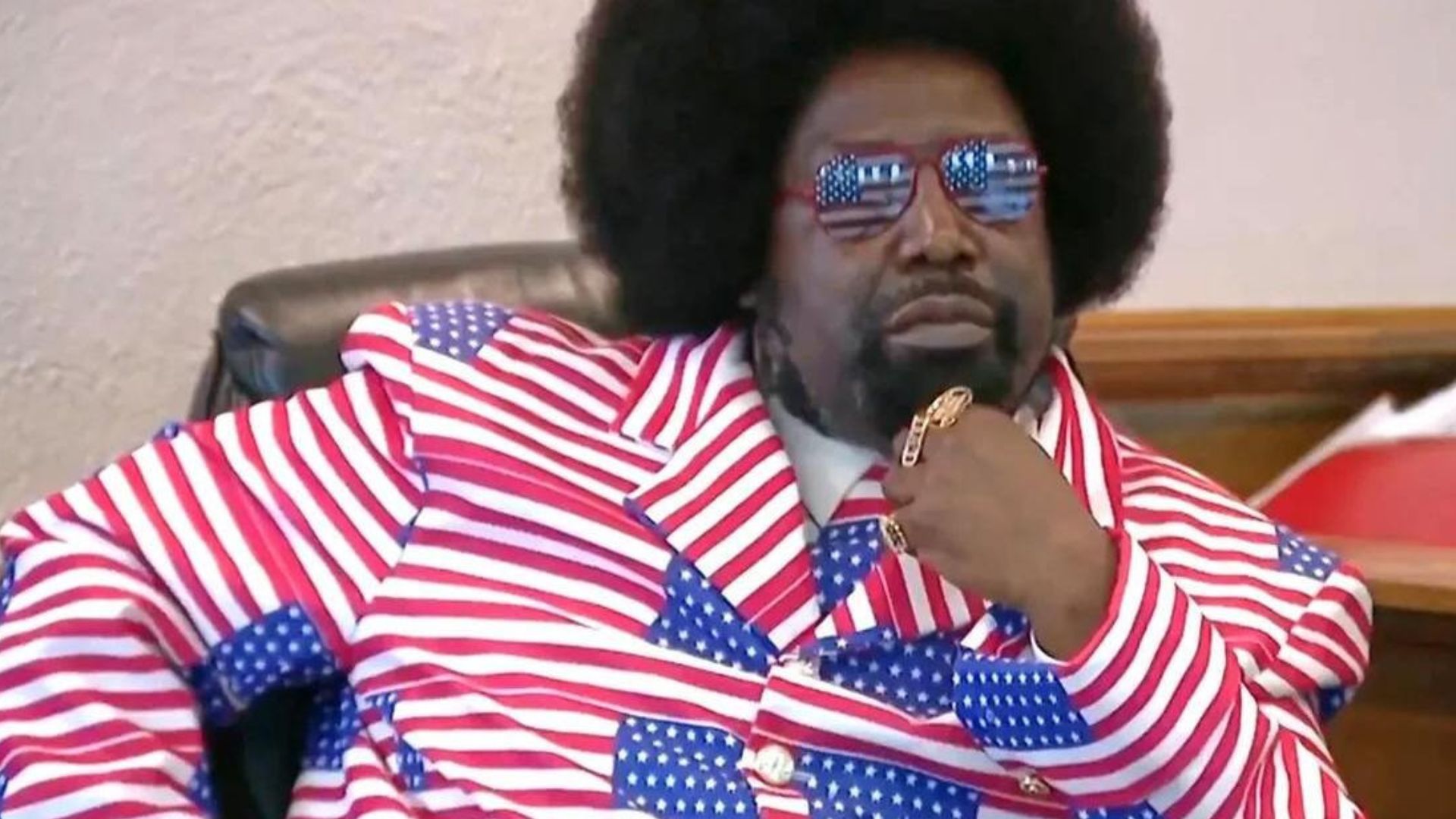 Reliquias de una Revolución, Parte III: El Traje, Las Canciones, El Sistema