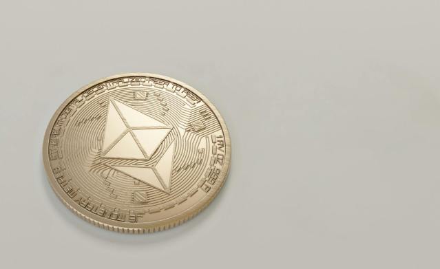 Ethereum Registra un Pico en Transacciones Diarias Mientras el Impulso del Precio se Desvanece